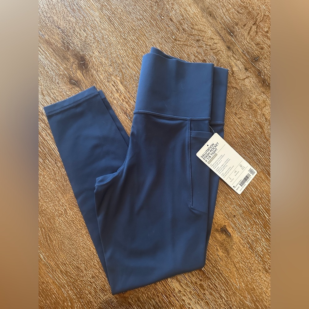 NWT Athleta Salutation 7/8 Leggings